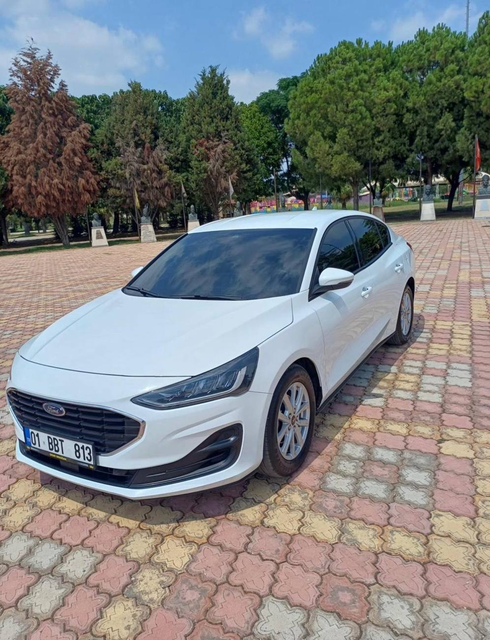 Cizre araç kiralama - beyaz Ford Focus Sedan